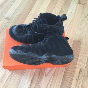 Barely Worn Nike Triple Black Foamposite Size 11.5